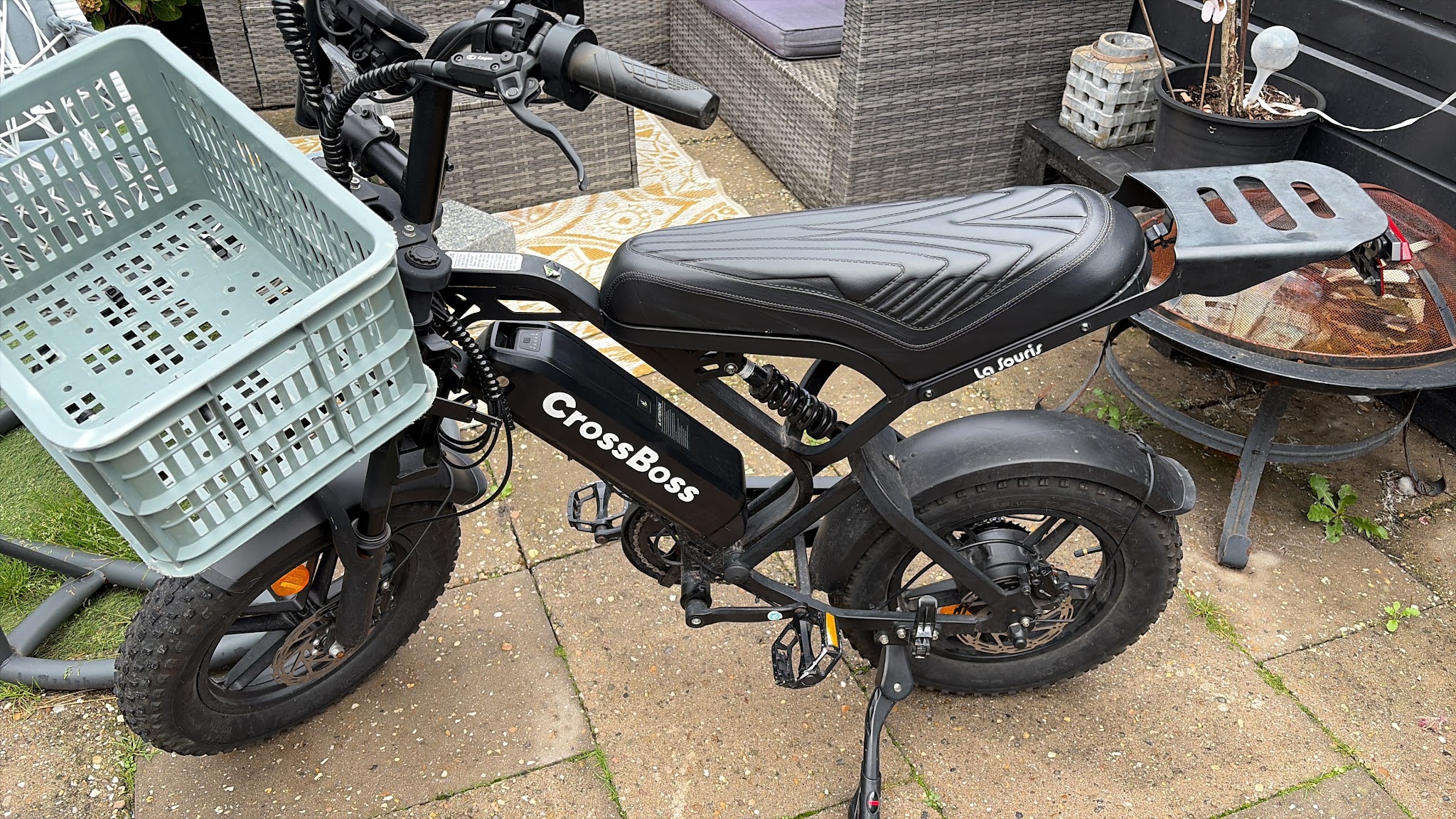 Een fatbike met voorkrat, klaar na de reparatie